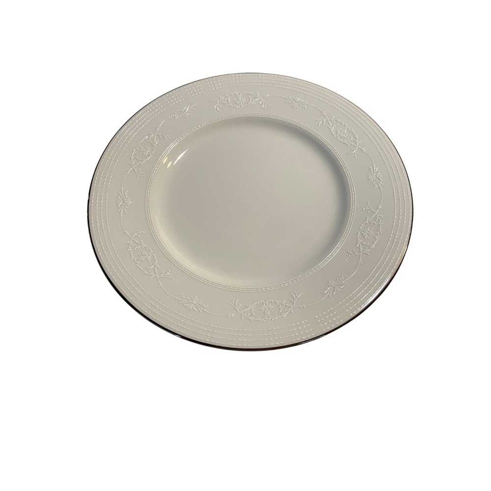 Wedgwood English Lace Bone China 9in Accent Plate White Platinum